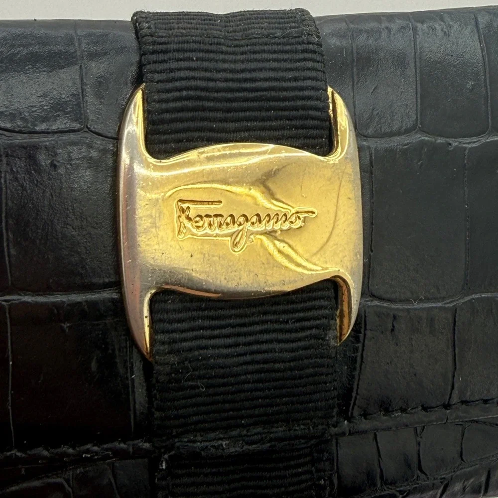Salvatore Ferragamo Black Croc Embossed Leather Vara Bow 6‎ Hook Key Case Italy